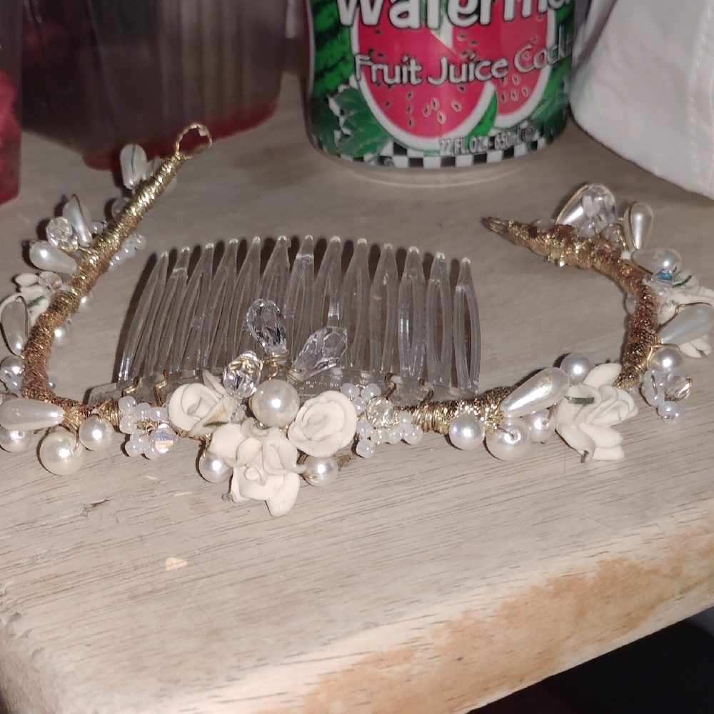 Elegant Gold Floral Hair Comb